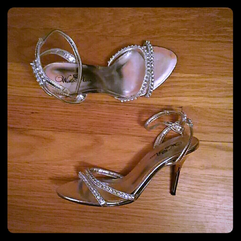 Silver sandal with rhinestones